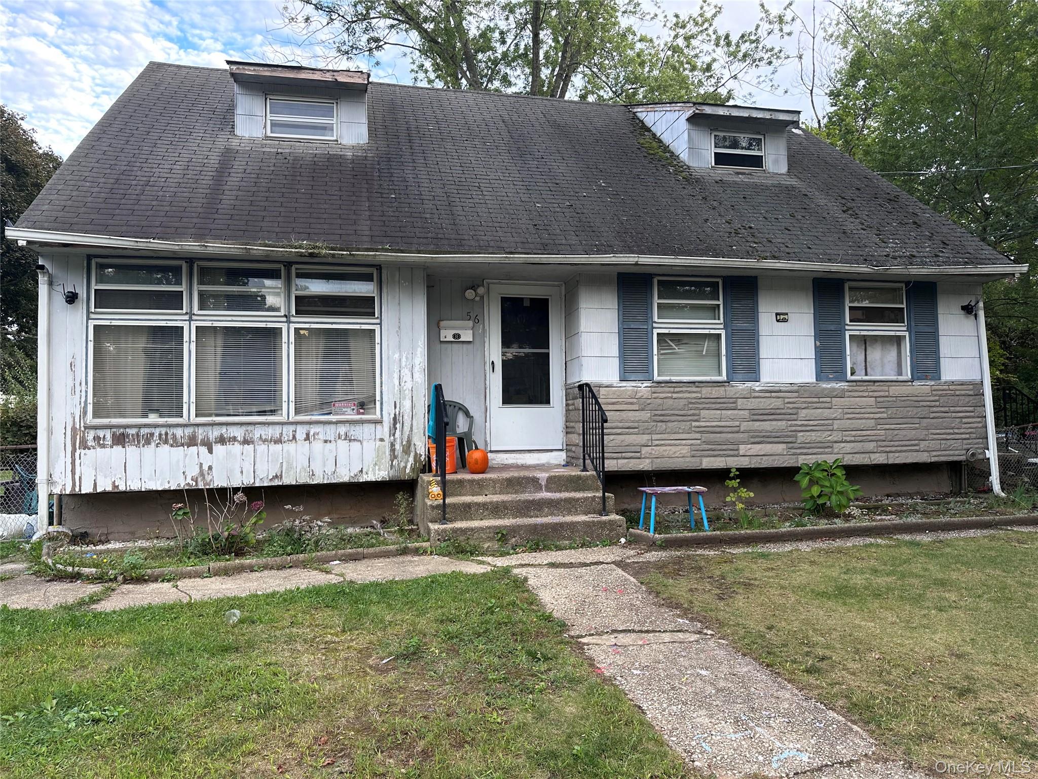 56 Ronald Drive N — photo