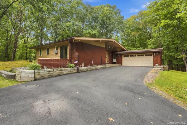 51 Leslie Road — photo