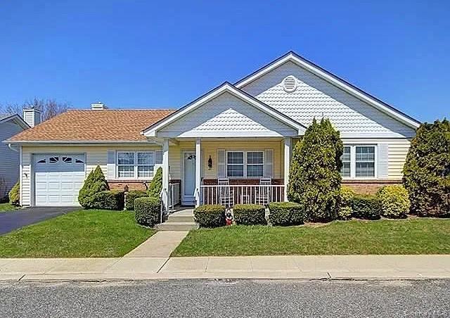 Home in Islip, NY 11769