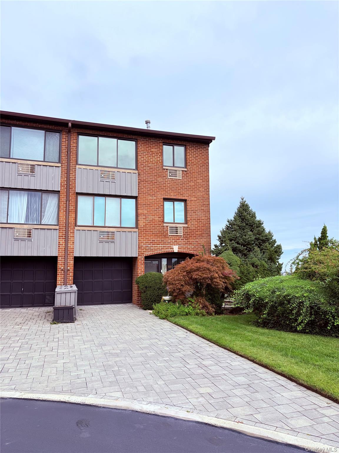 15419 Riverside Drive 24B — photo