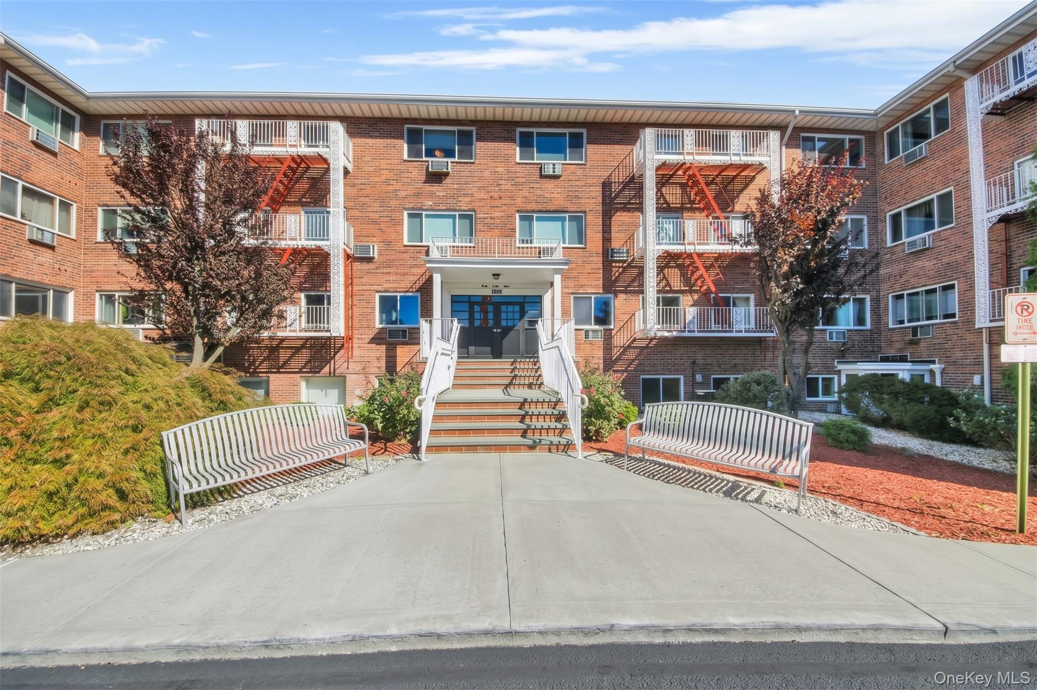 838 Pelhamdale Avenue Unit 2P — photo