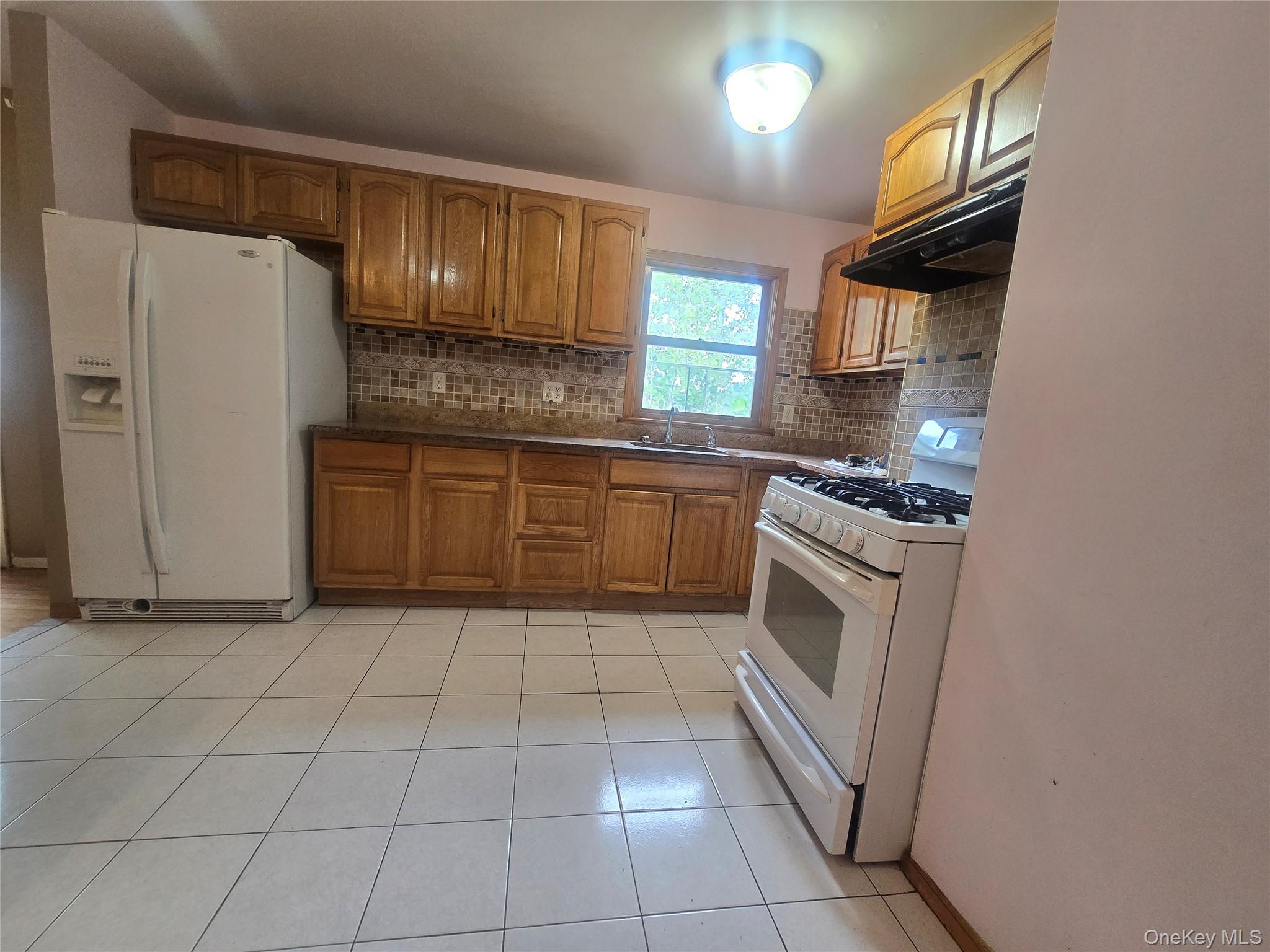 Home in Clarkstown, NY 10989 — photo 2