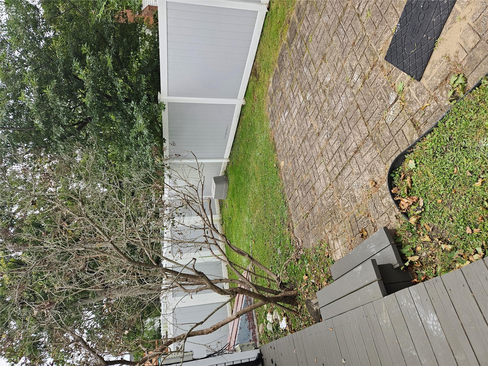 Home in Islip, NY 11782 — photo 2