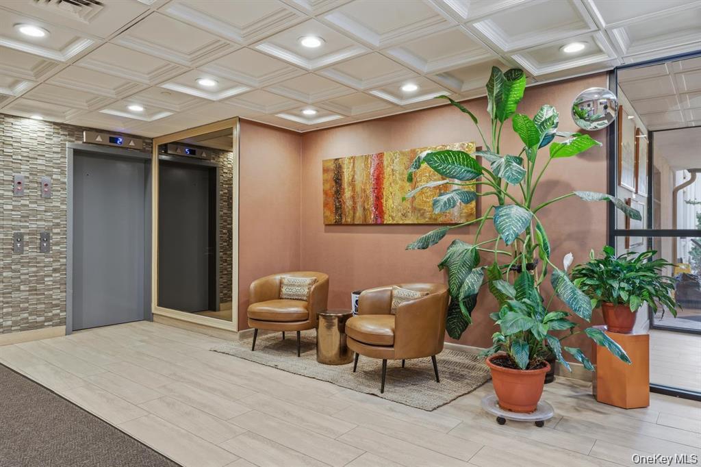185 W Park Avenue 116 — photo
