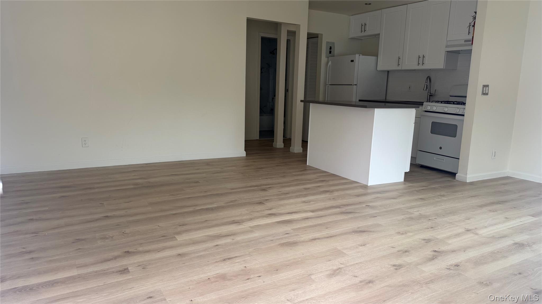 10 Colonial Drive 7 — photo