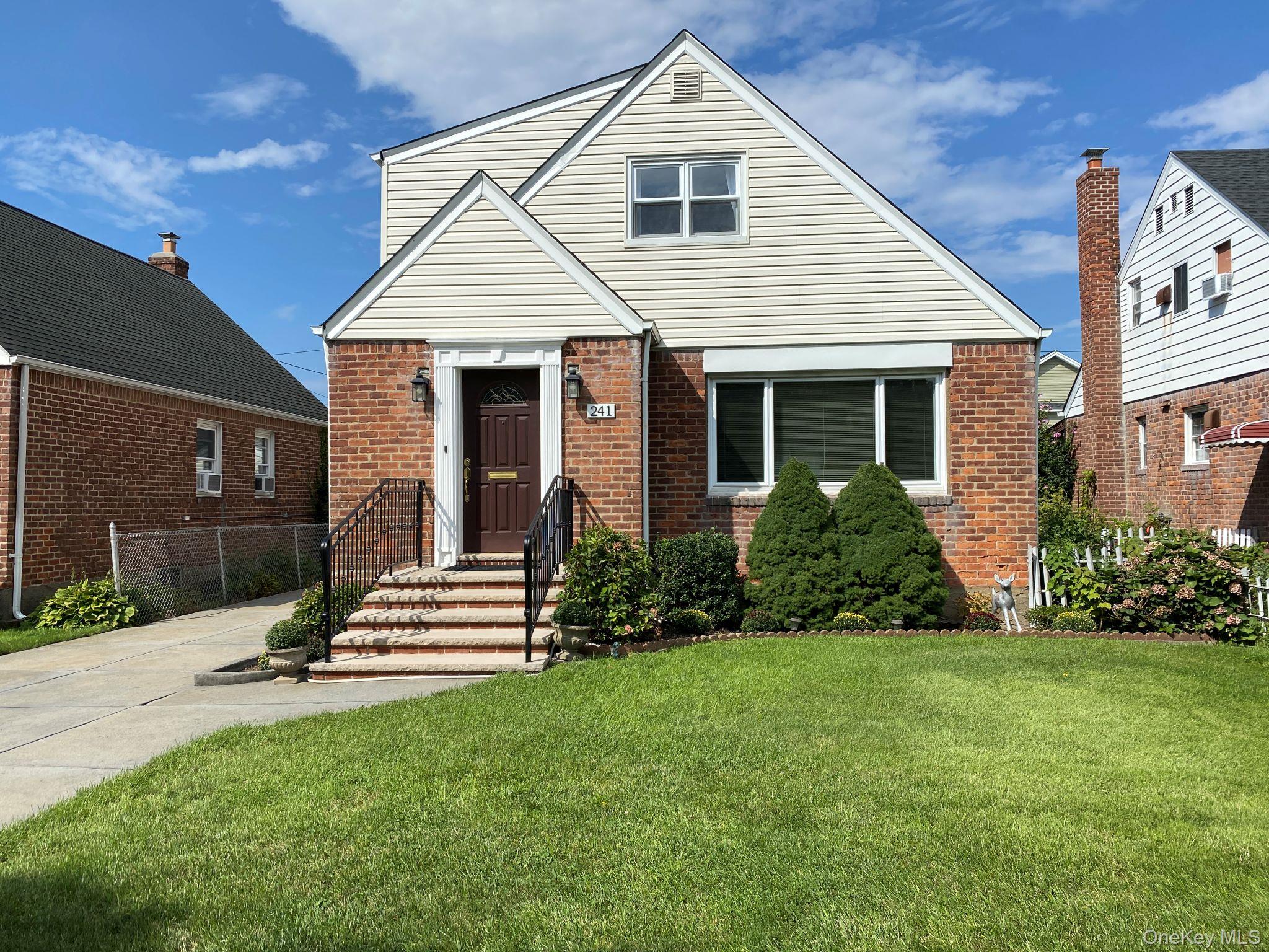 241 Whitehall Road S — photo