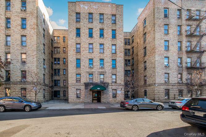 3230 Cruger Avenue 6G — photo