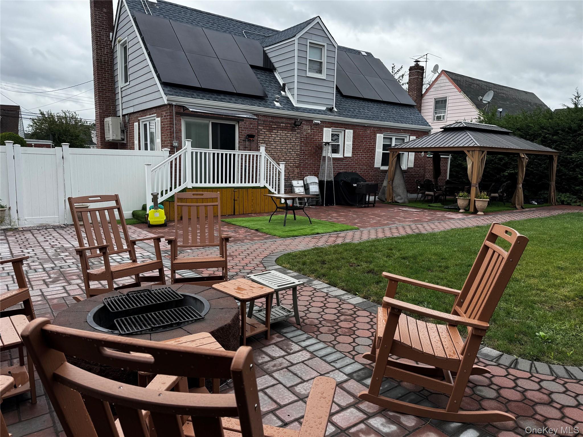 Home in Hempstead, NY 11580 — photo 2