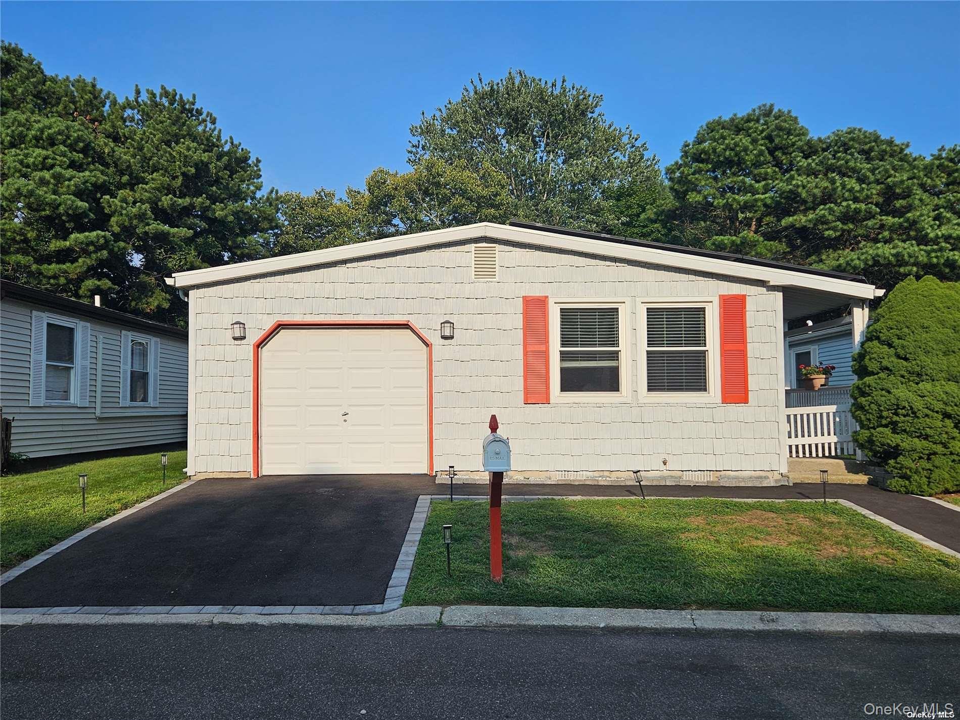 124 Village Circle W 124 — photo