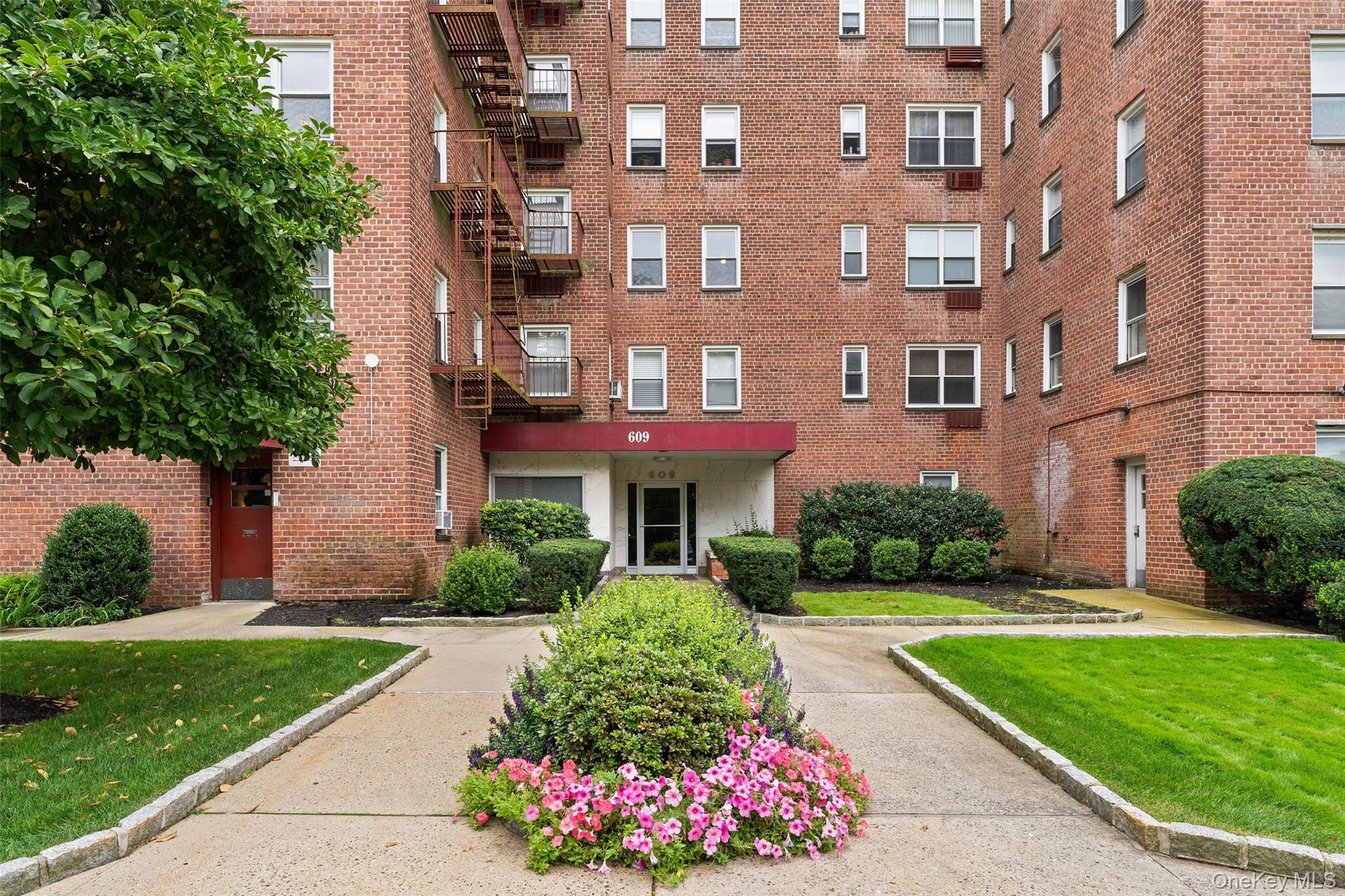 609 Palmer 7D — photo