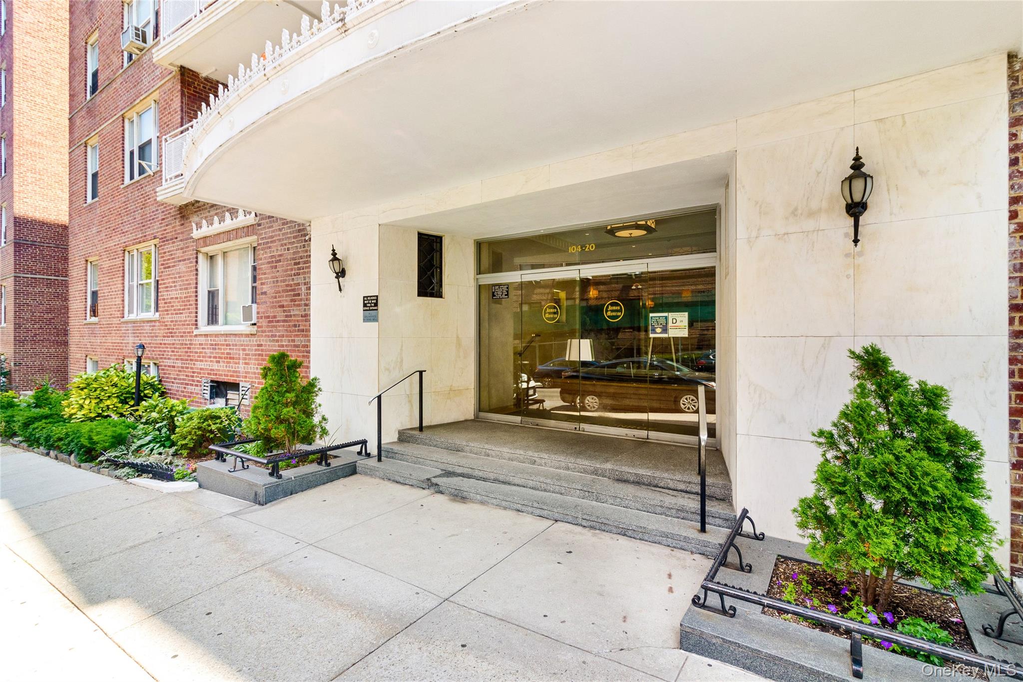 104-20 68 Drive a46 — photo