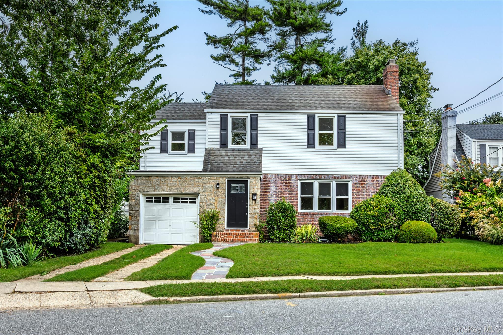 81 Rowe Avenue — photo