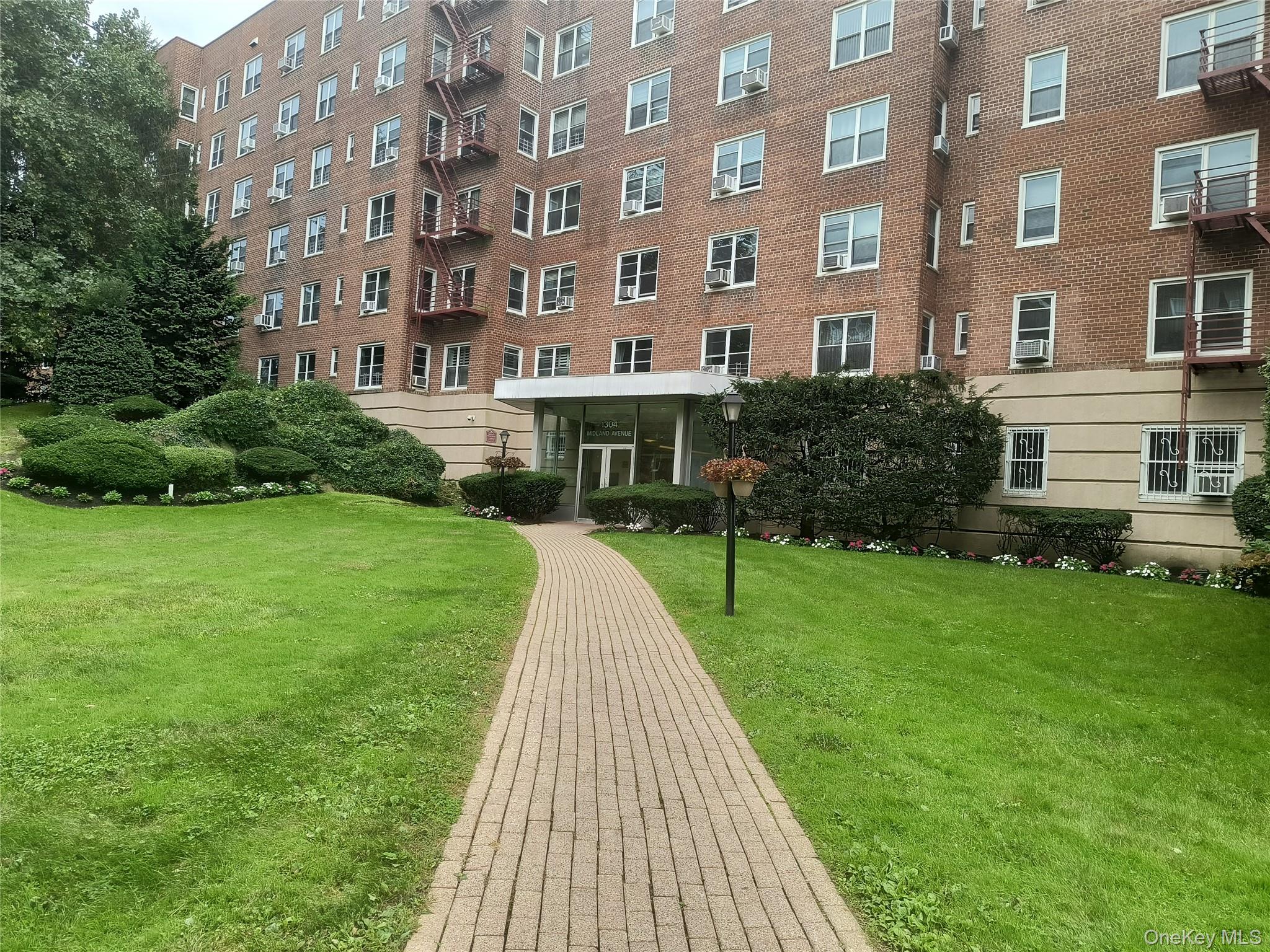 1304 Midland Avenue B41 — photo