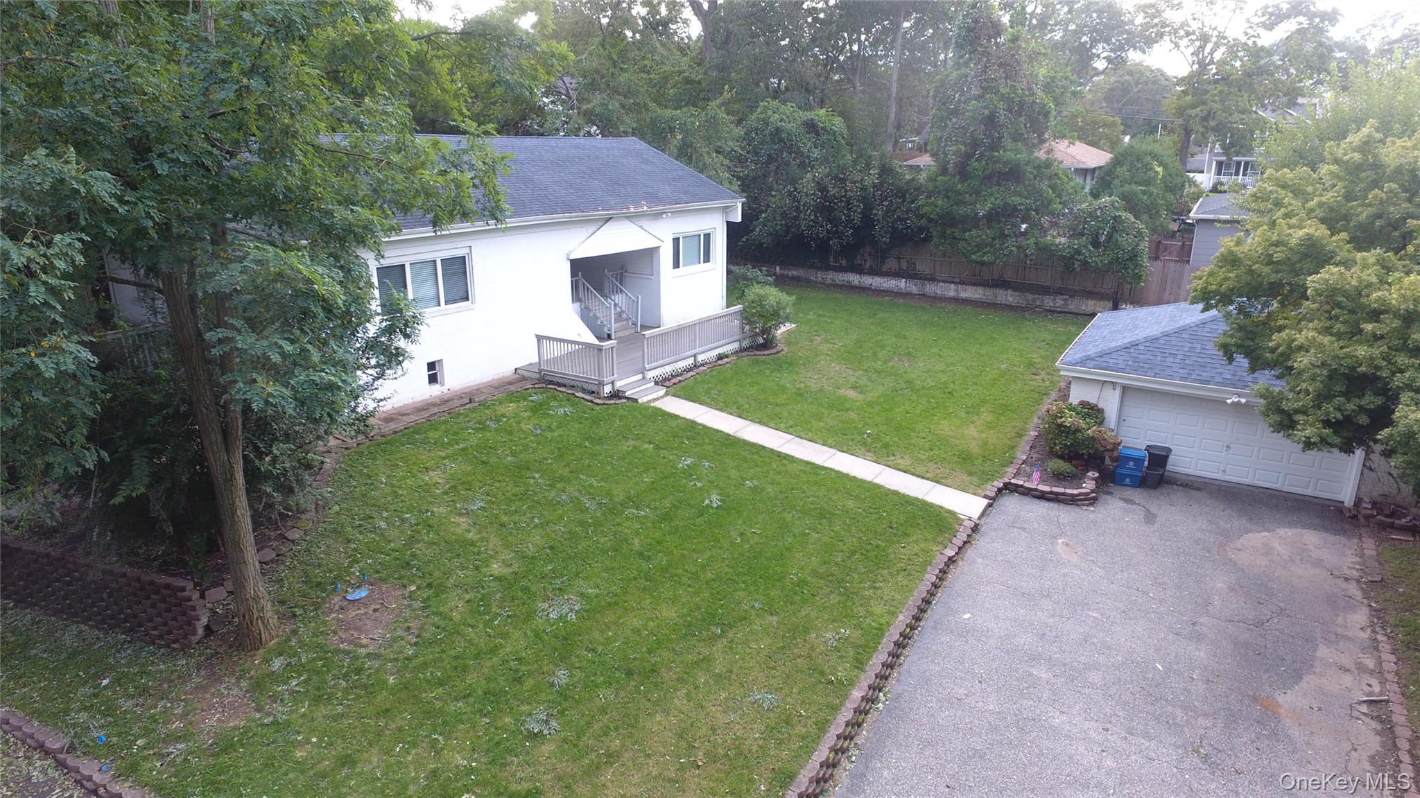 40 Flowerfield Road — photo