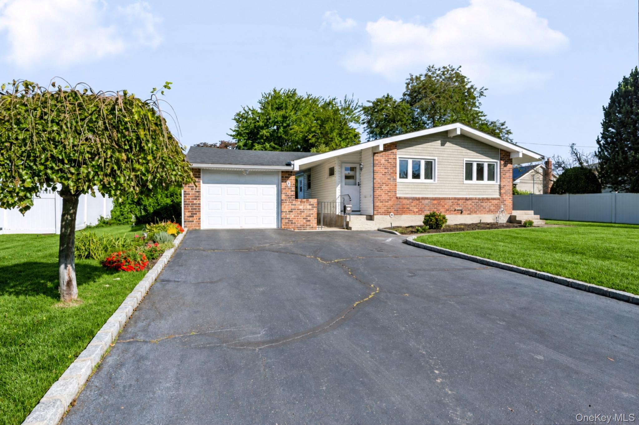 9 Plowboy Path, Smithtown, NY 11725 — photo 3