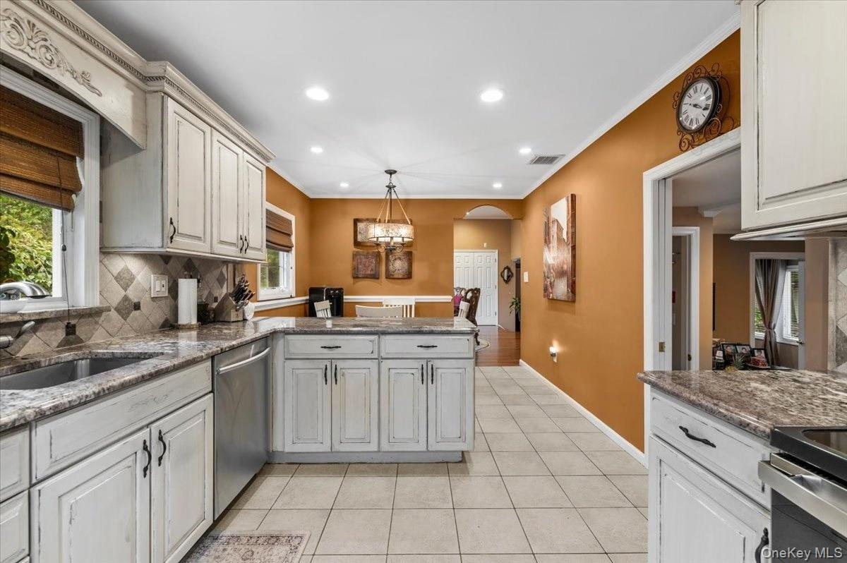 3 Jerold Street, Oyster Bay, NY 11803 — photo 3