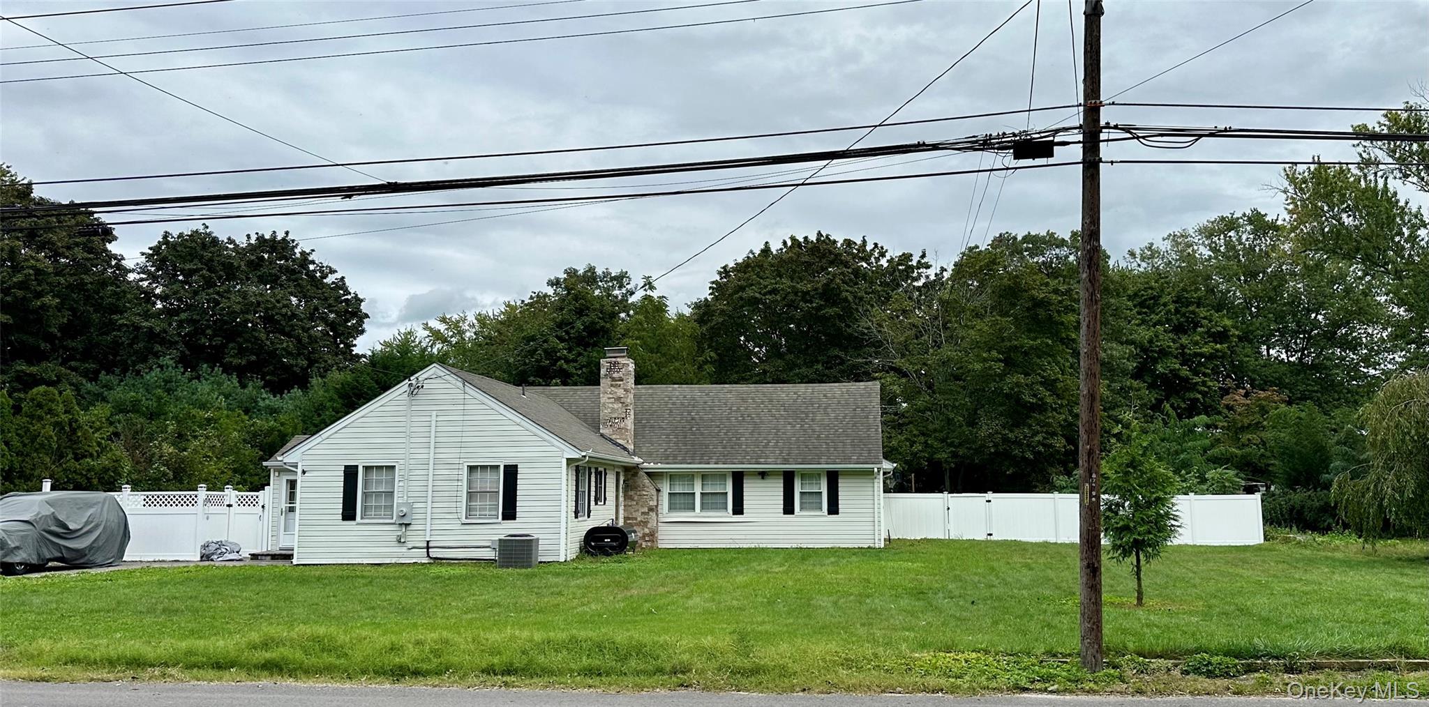 1385 Gardiner Drive — photo