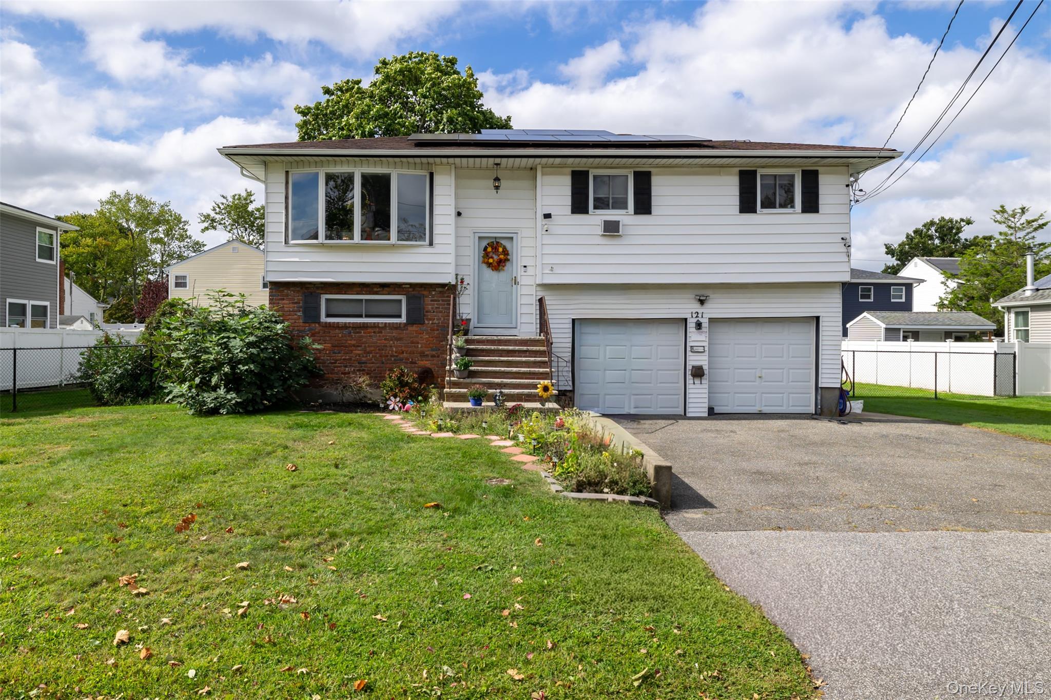 121 W Lake Drive — photo