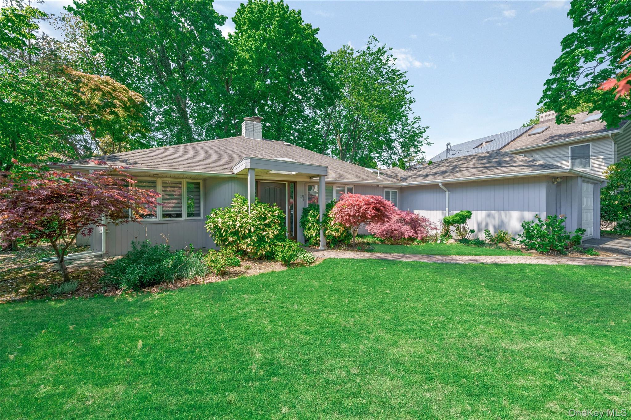 19 Ridge Drive E — photo