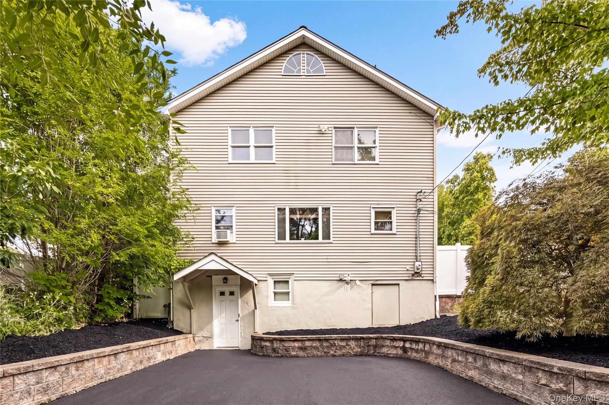 6 Ursa Avenue — photo