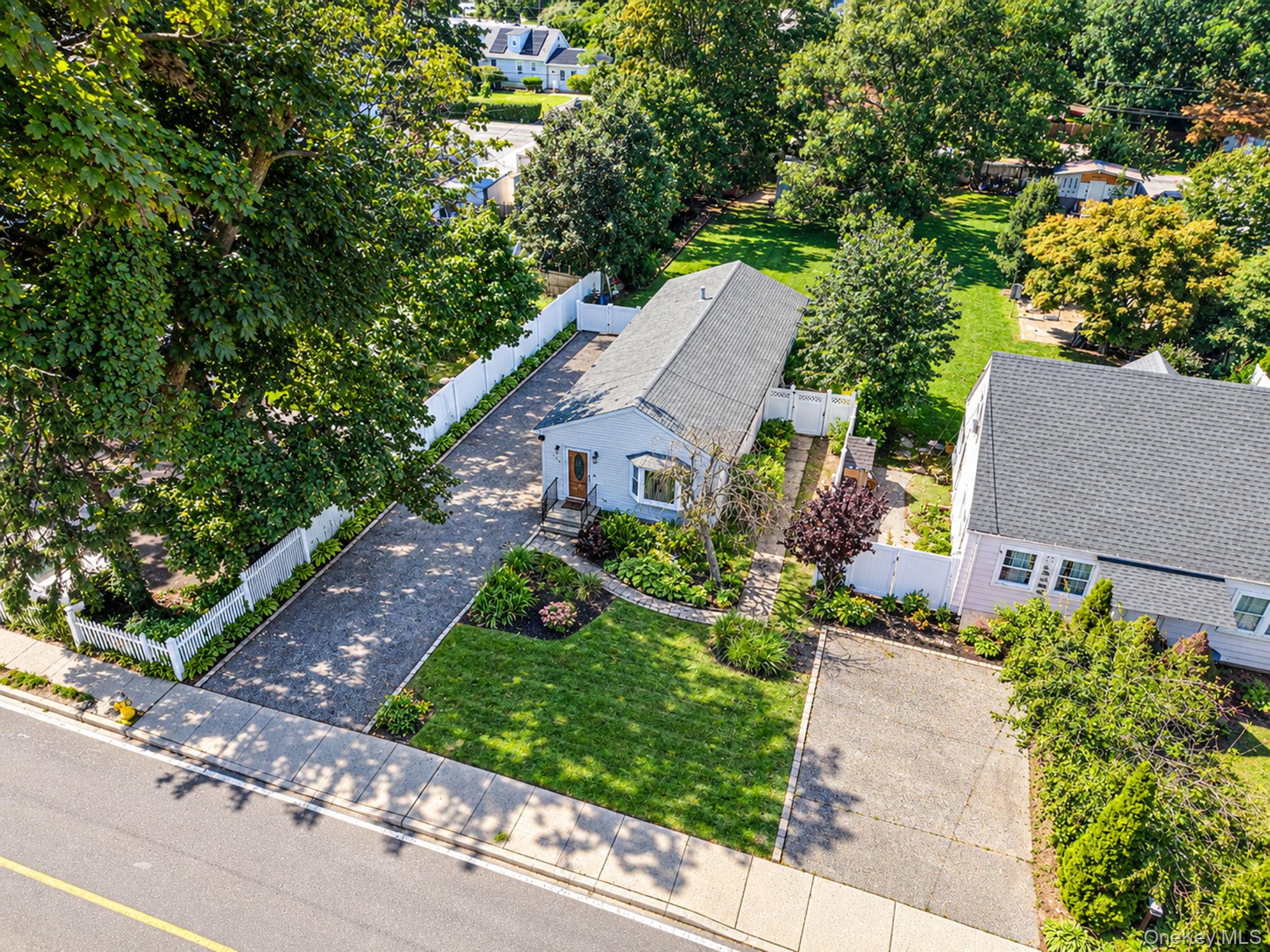 182 Commack Road — photo