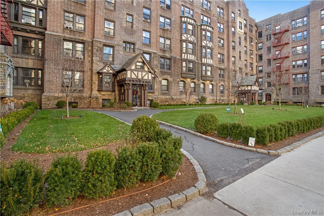 250 Martine Avenue Unit 2F — photo