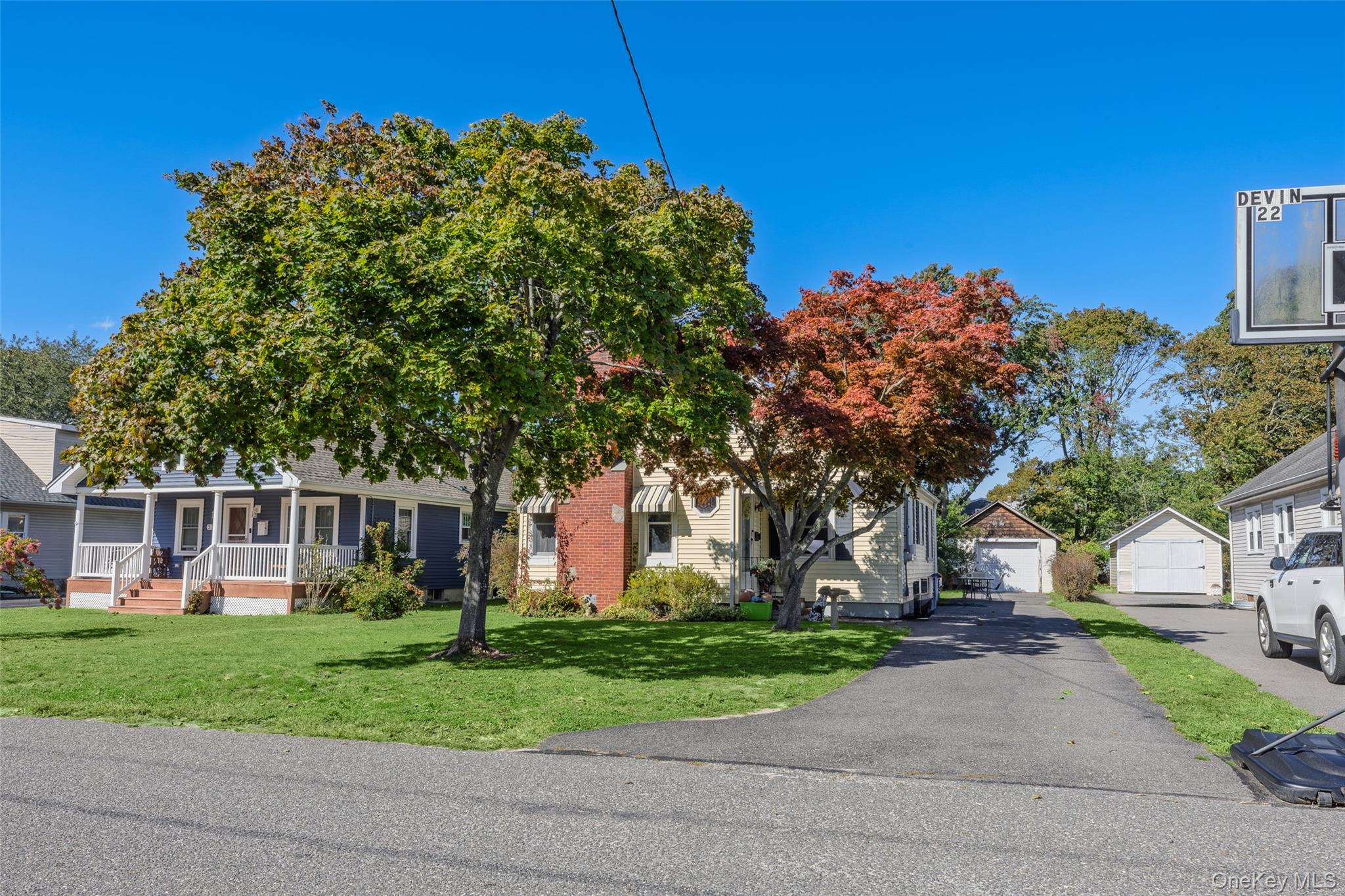 373 Oak Street, Brookhaven, NY 11772 — photo 2