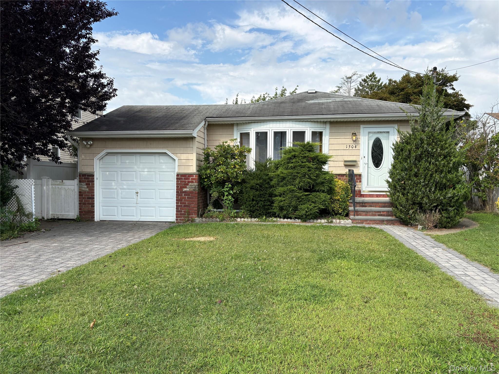 1304 Little Neck Avenue — photo
