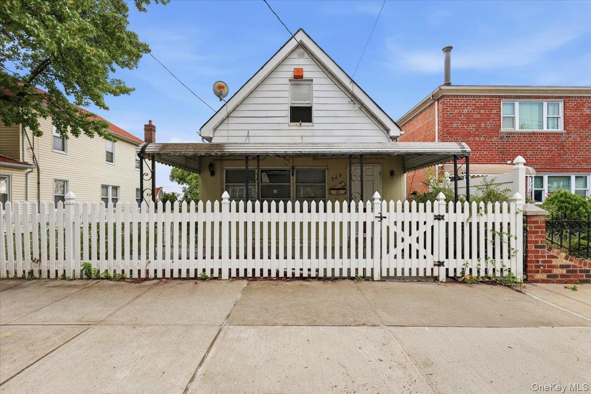923 Quincy Avenue — photo