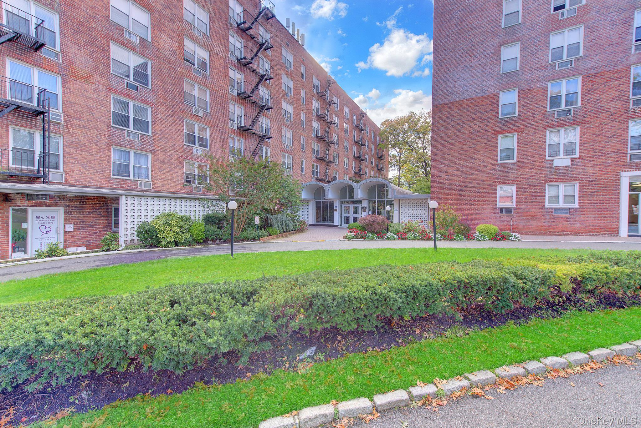 54-44 Little Neck Parkway Unit 4T — photo