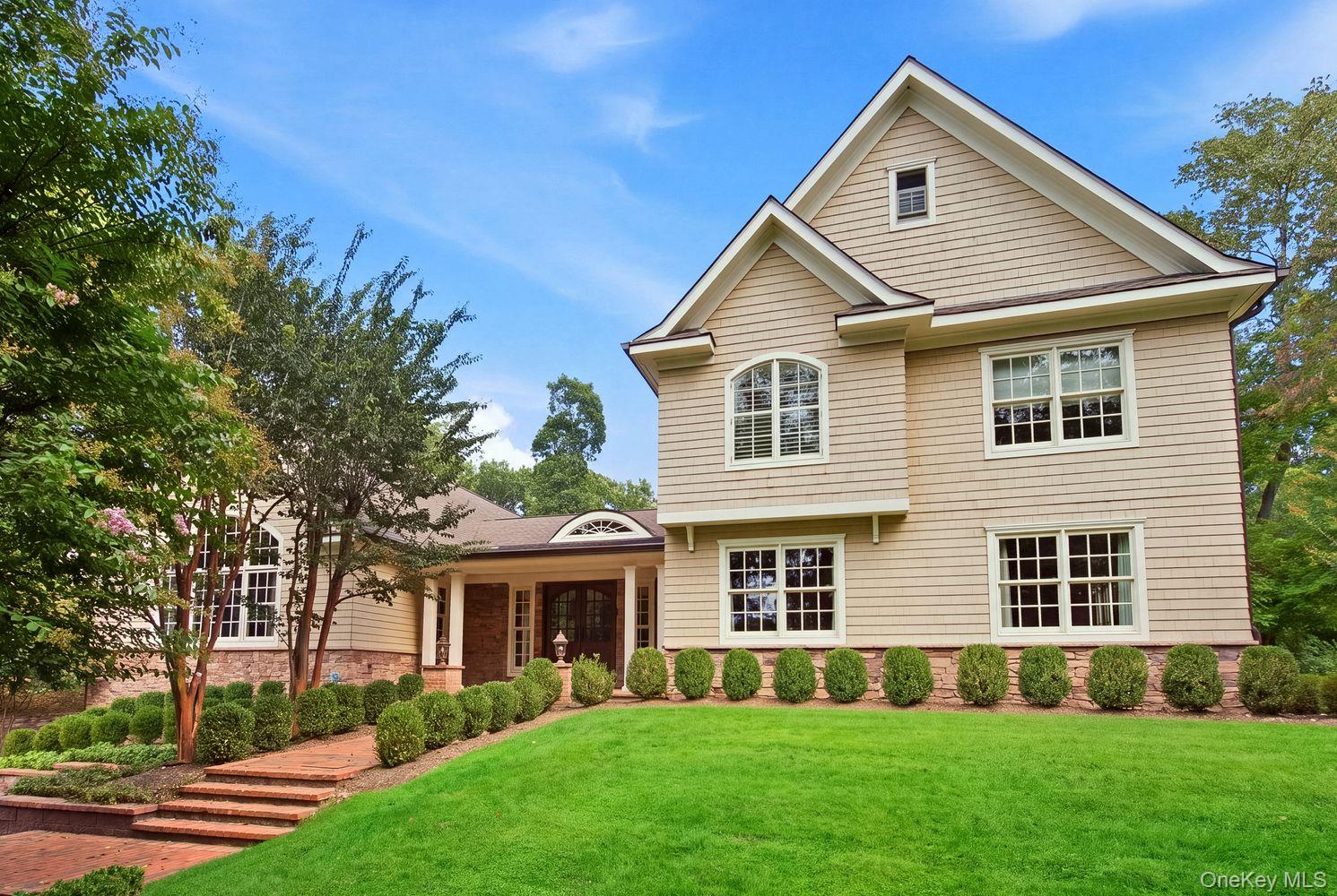 8 Fiddlers Green Drive — photo