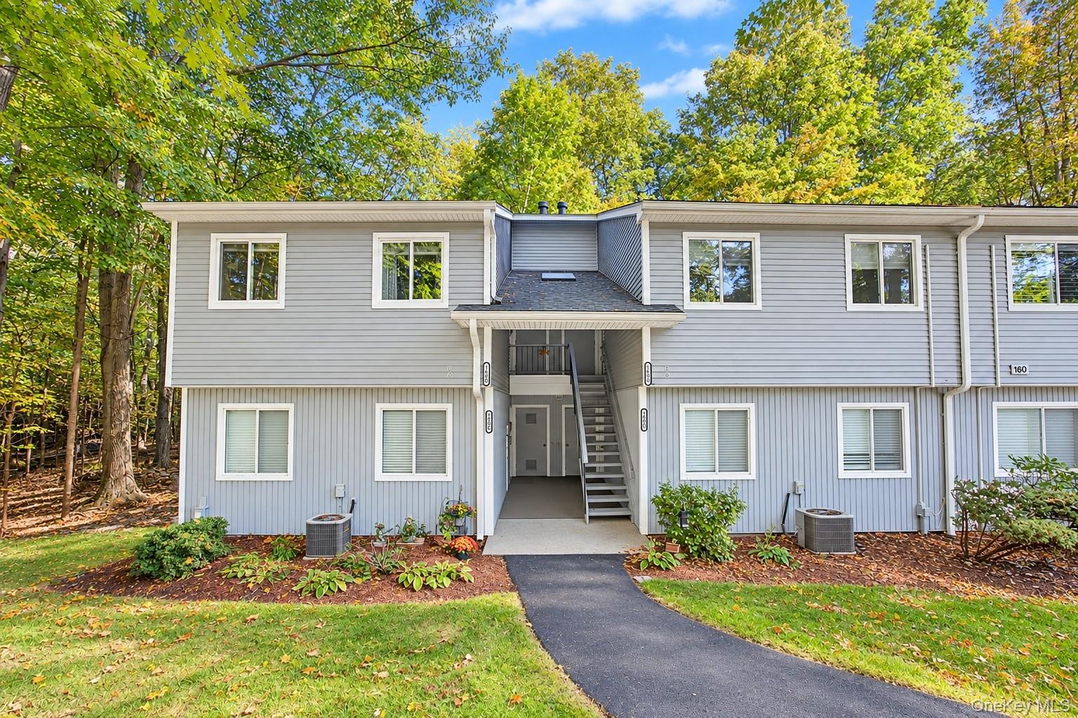 160 Carriage Court Unit D — photo