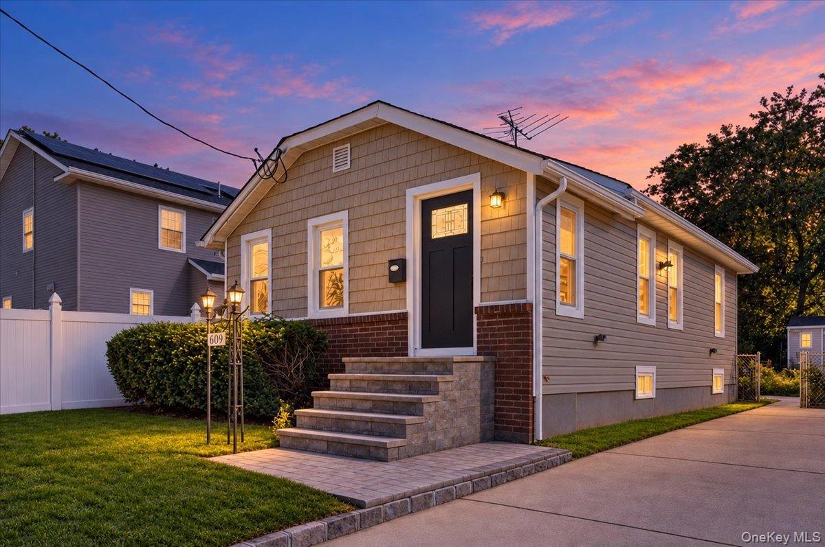 609 Hempstead Gardens Drive — photo