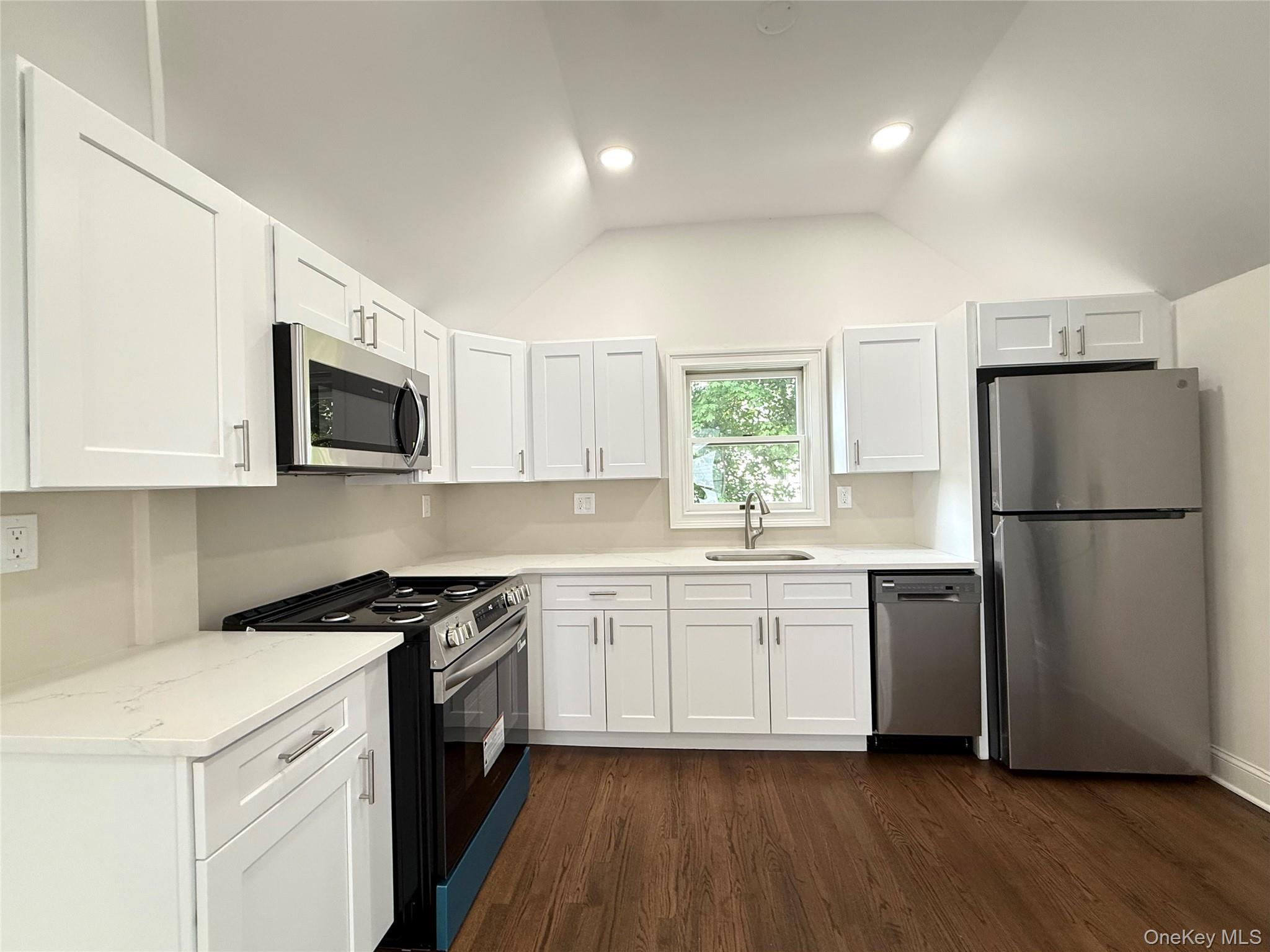 9 E Carver Street — photo