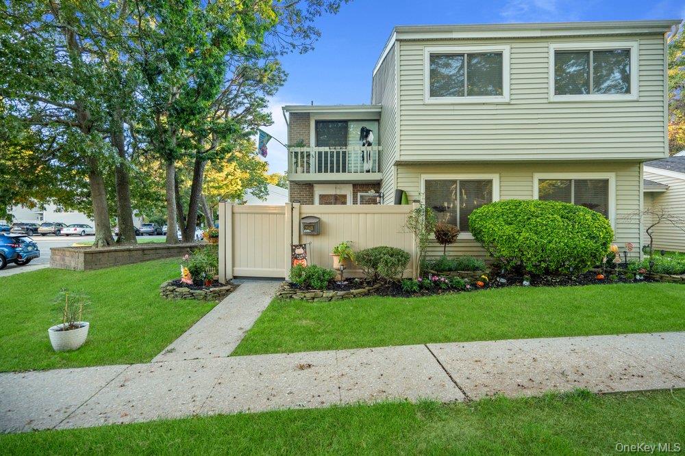 204 Springmeadow Drive Unit B — photo