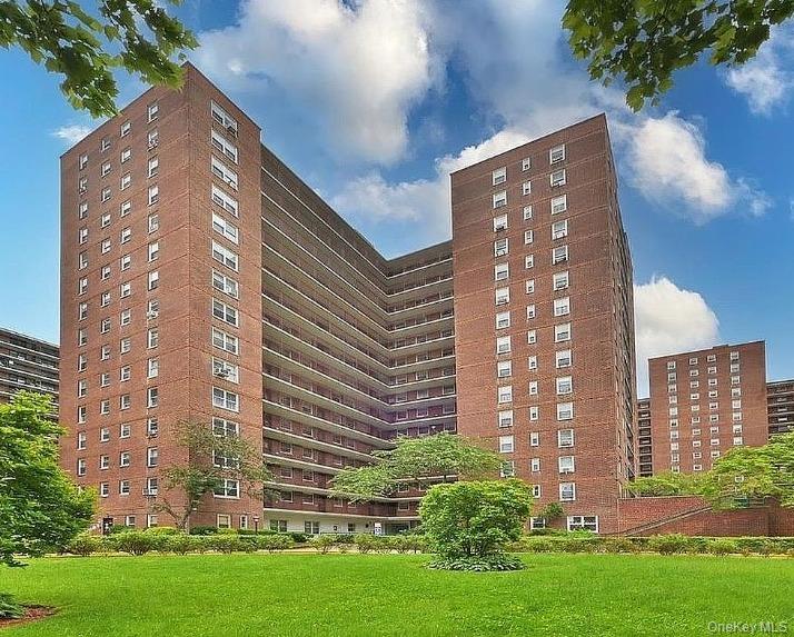 98-20 62 Drive 2K — photo