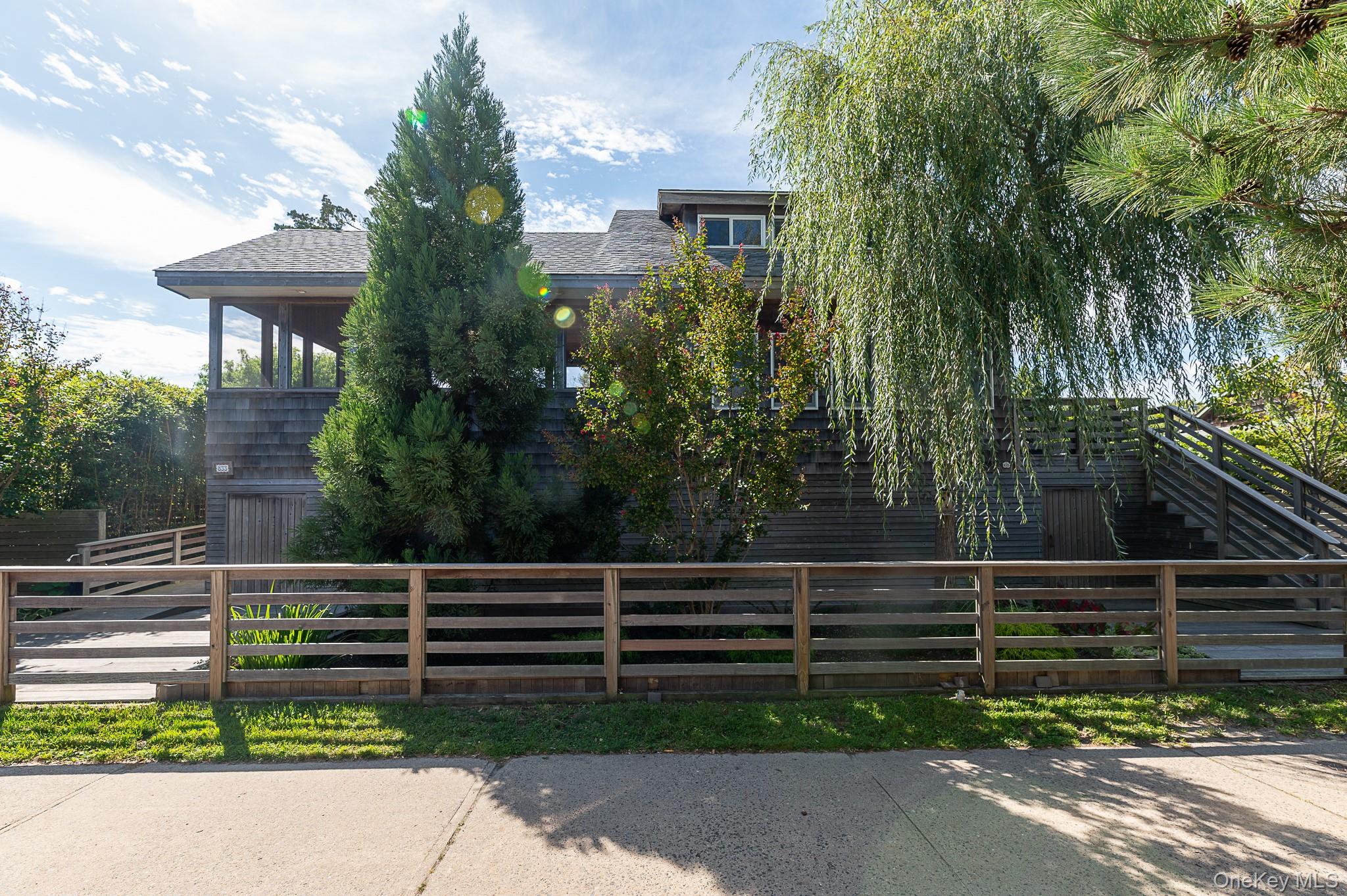 833 Evergreen Walk — photo