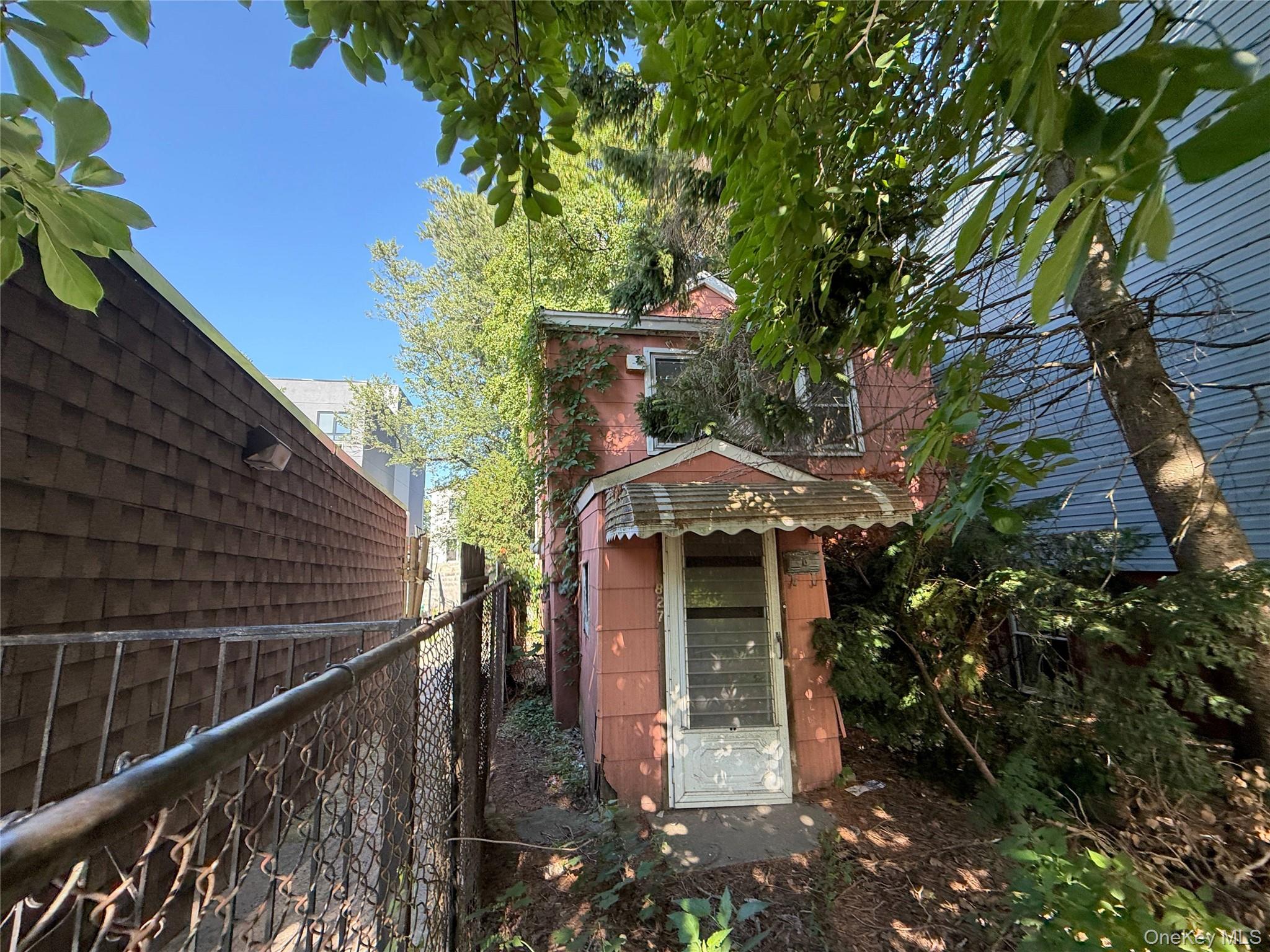 827 Pine Street — photo