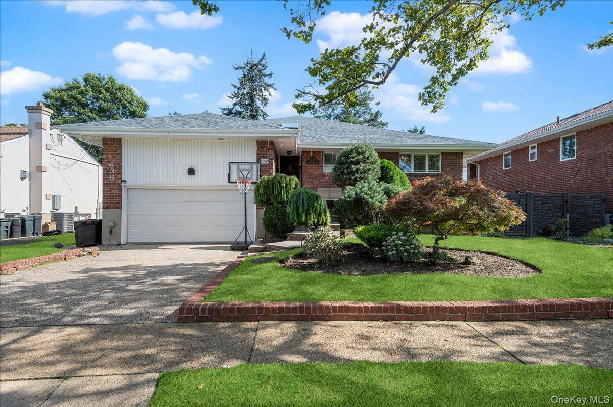 636 Diane Place — photo