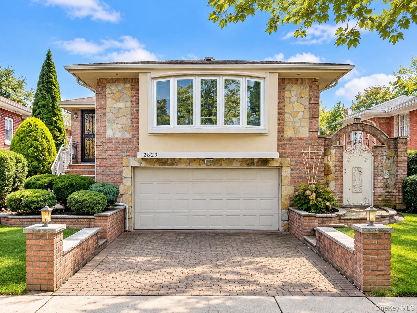2829 Clearview Expressway — photo