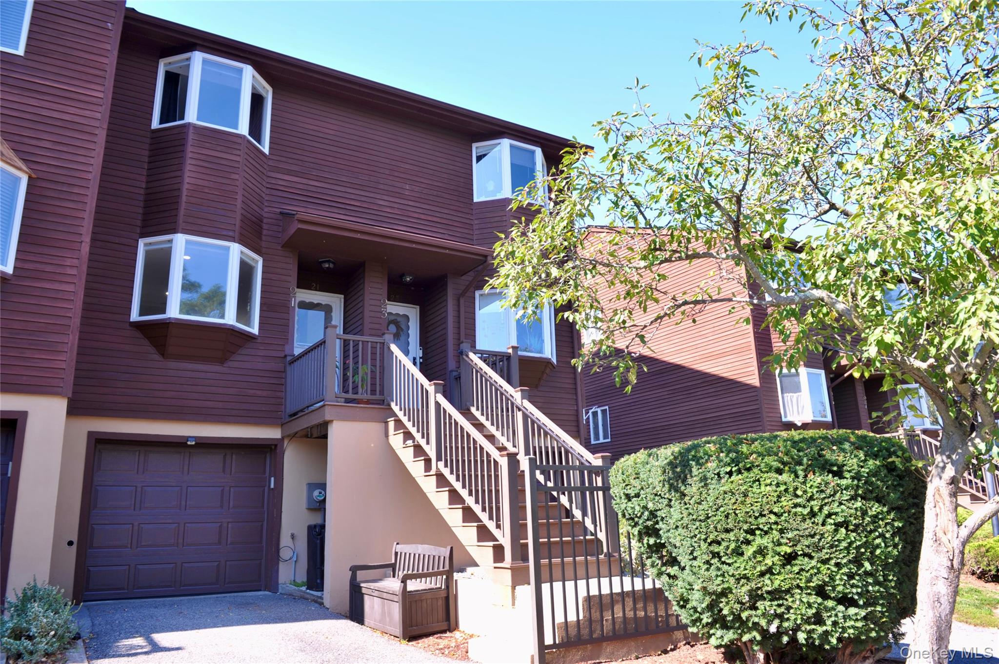 21 Knoll View — photo