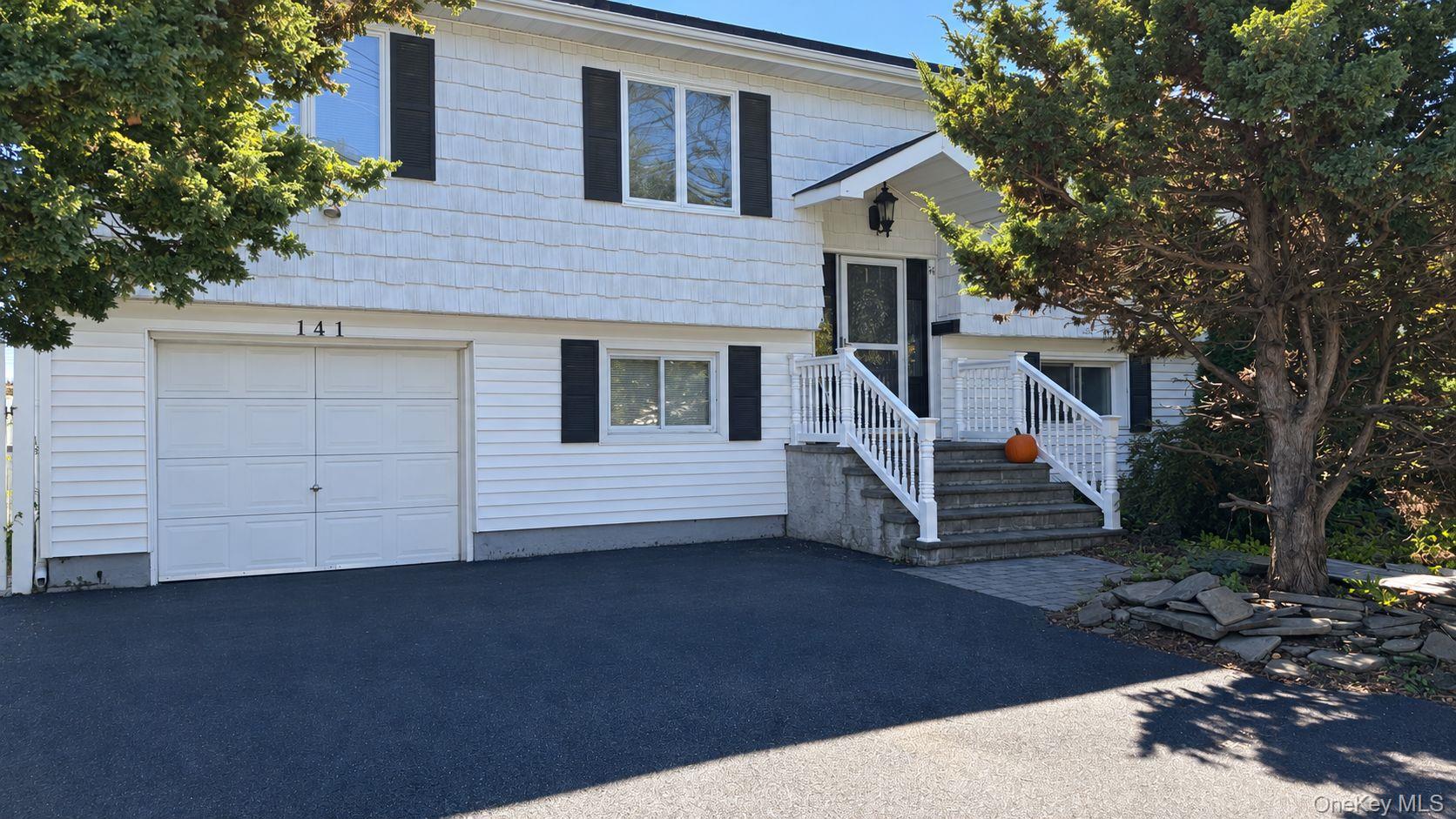 141 E John Street — photo