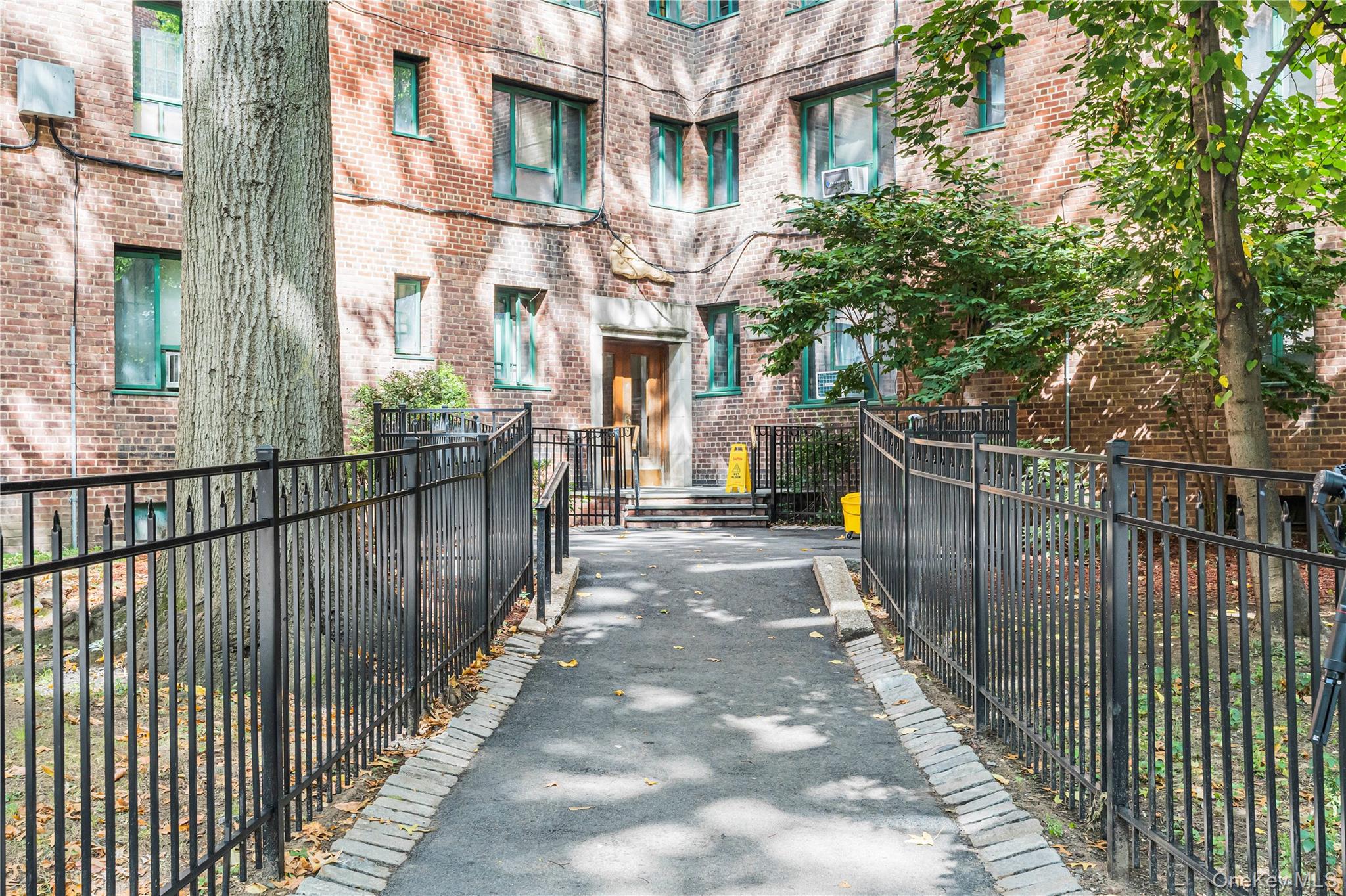 1946 E Tremont Avenue Unit 5H — photo