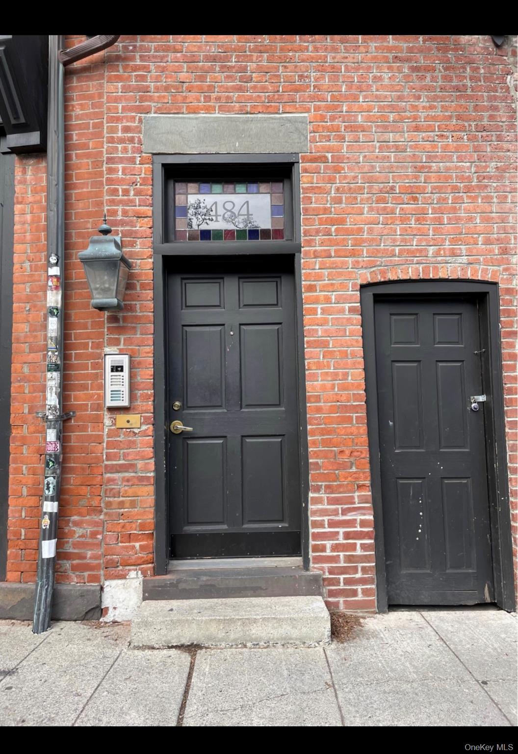 484 Main Street — photo