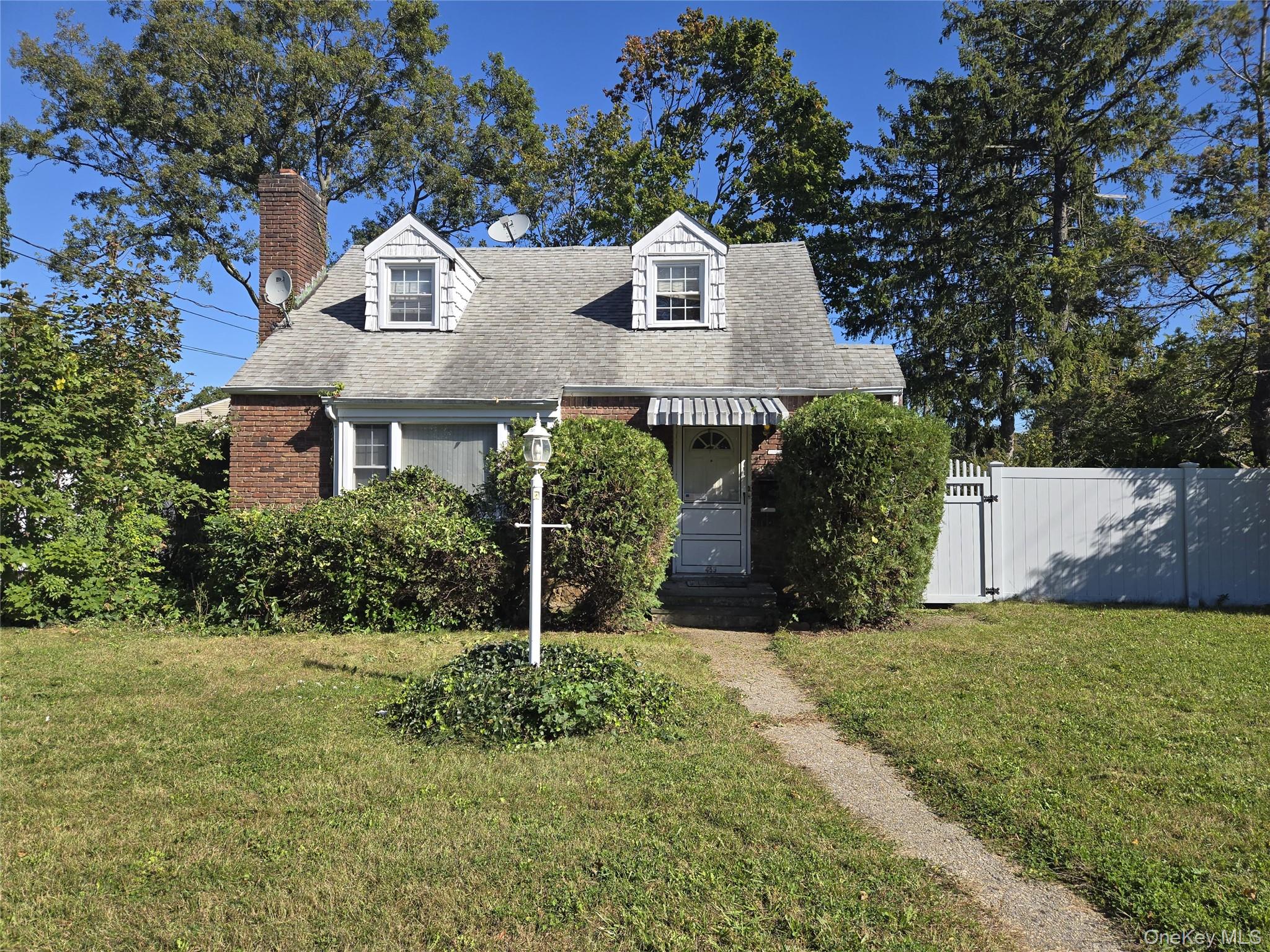 455 Walton Street — photo