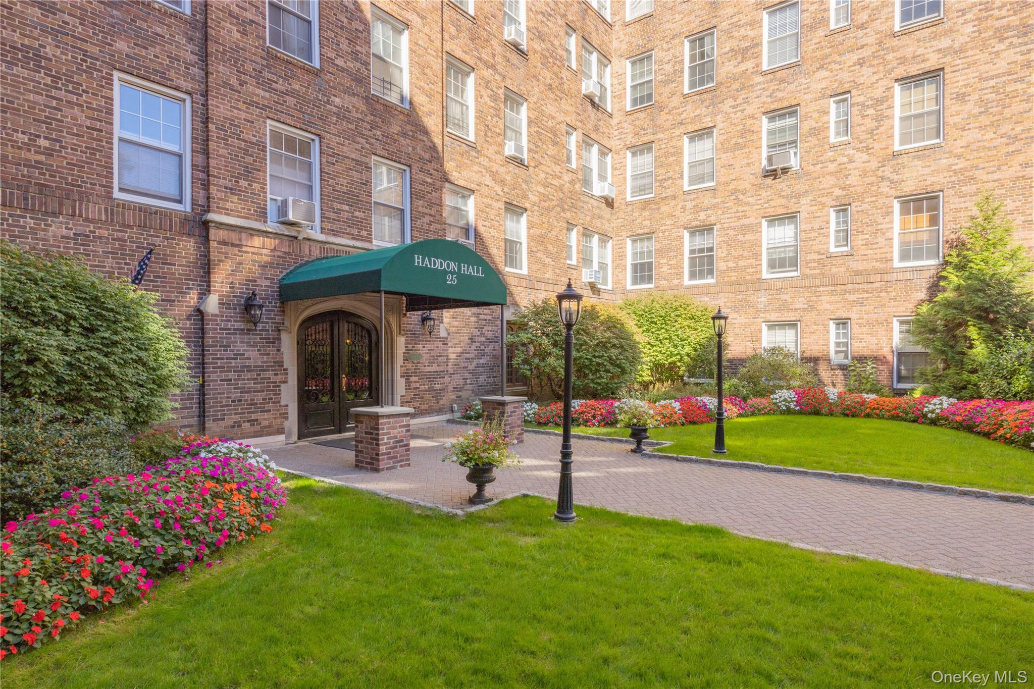 25 Parkview Avenue Unit 2M — photo