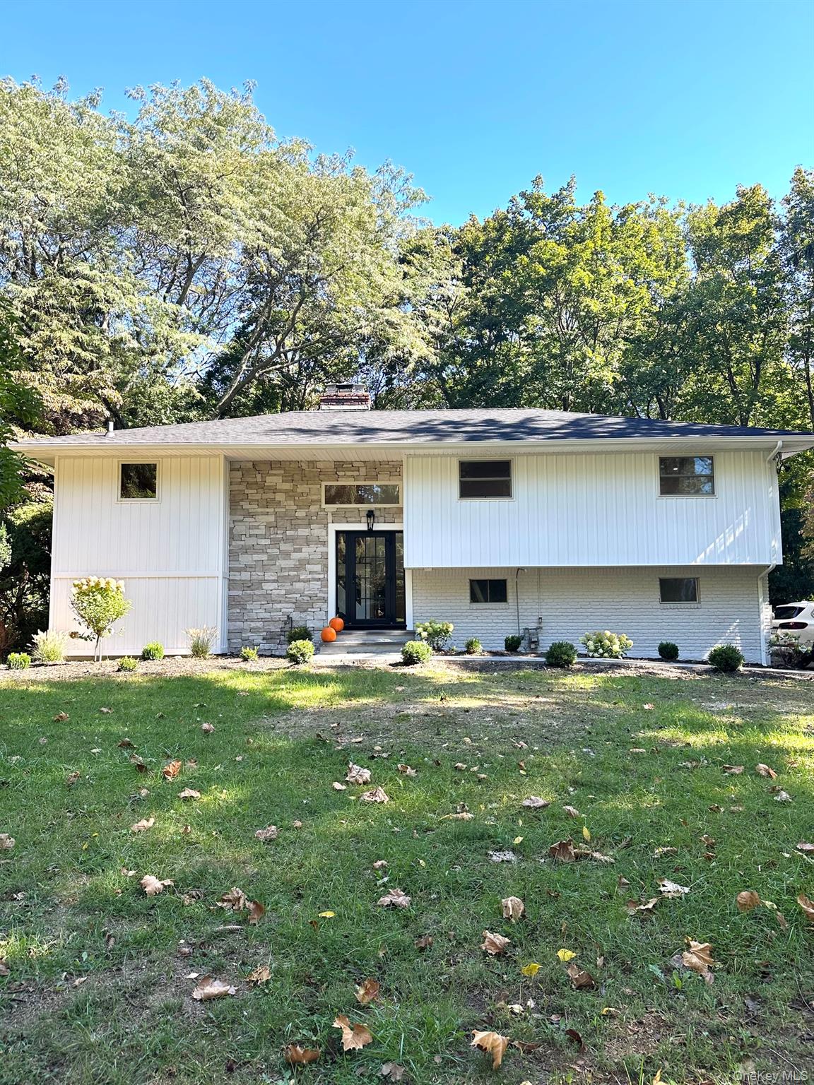 10 Moonedge Road — photo