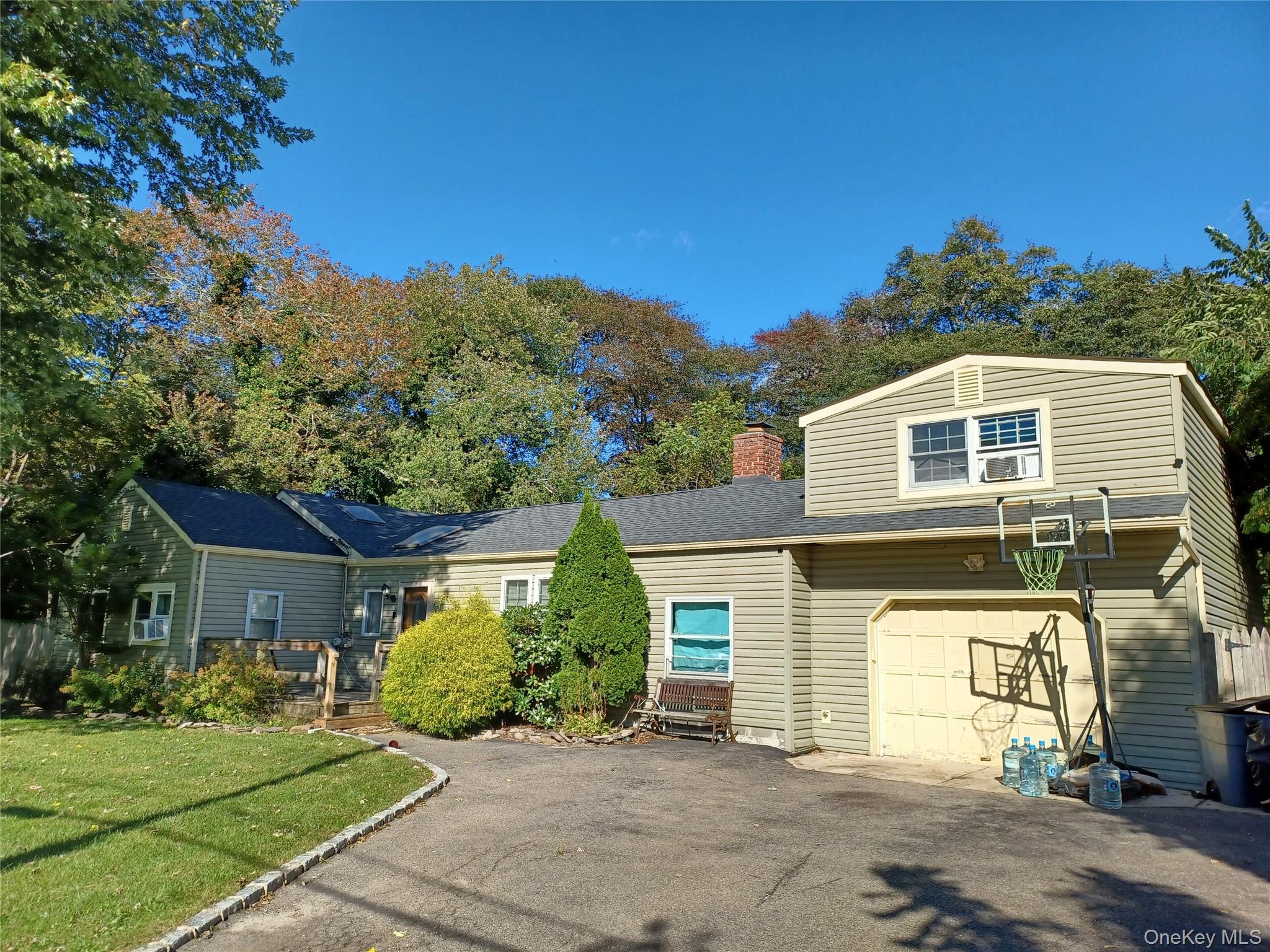 77 Dahlia Drive — photo