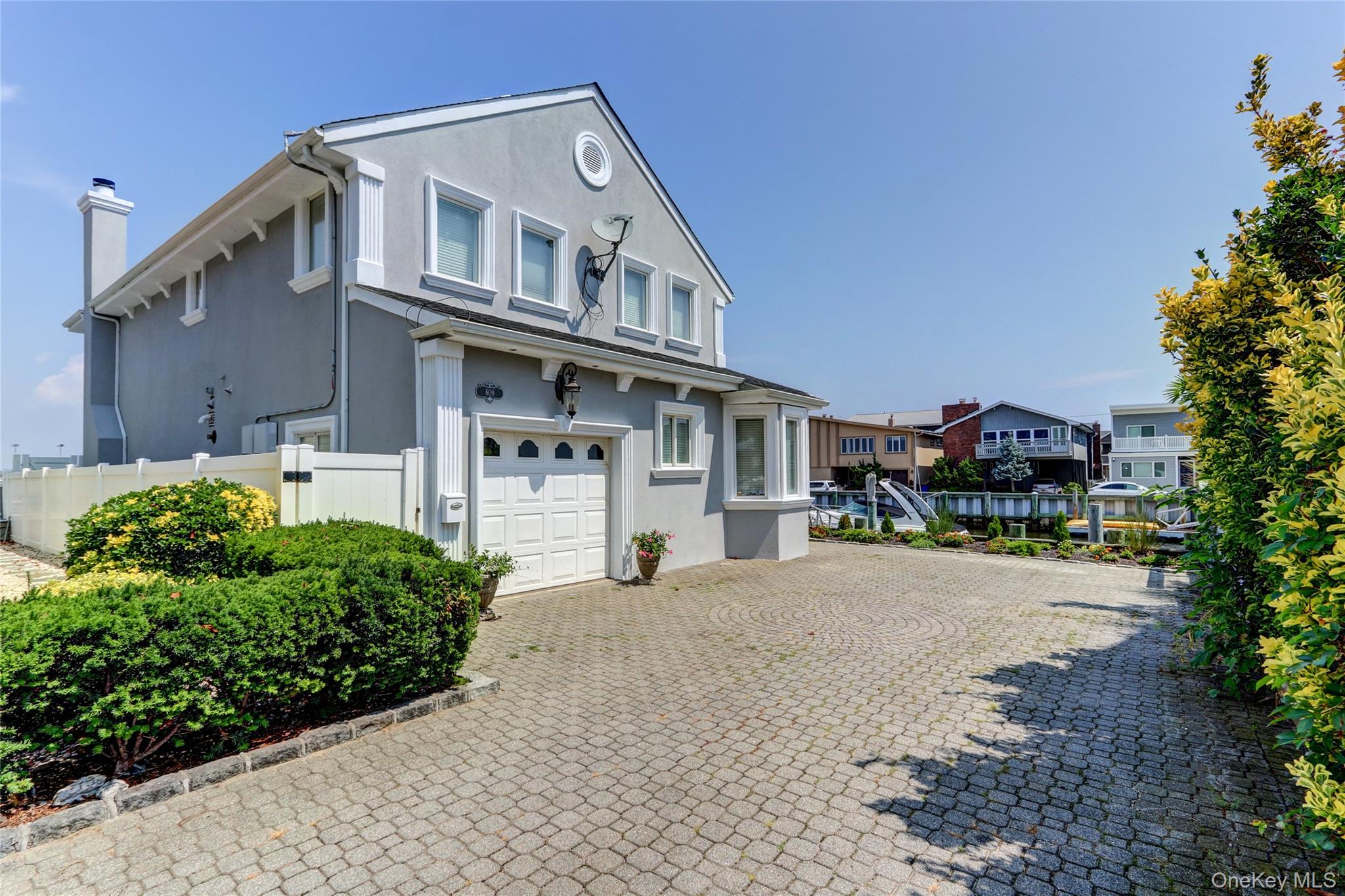 609 E Bay Drive — photo