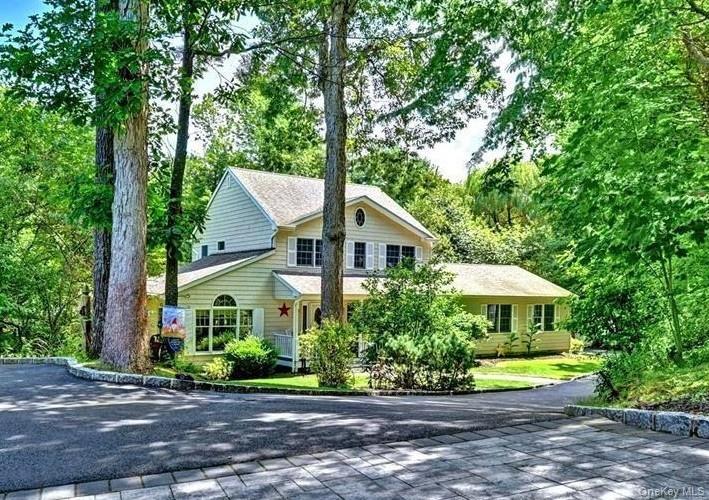 150 N Woods Drive — photo